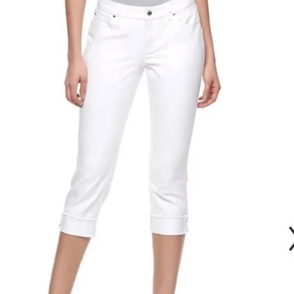 Jennifer Lopez White Capris Jeans. Excellent condition size 4